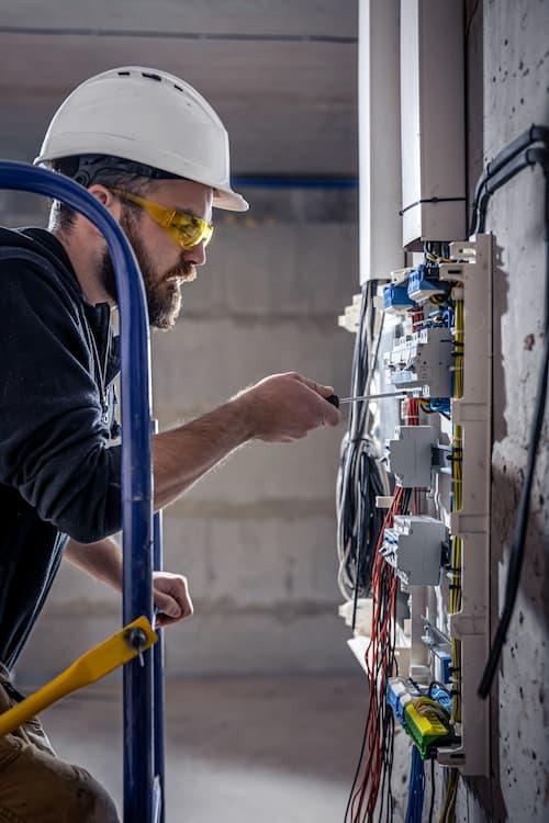 Les étapes essentielles pour réussir votre installation électrique résidentielle